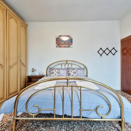 Easy Old Apartment *